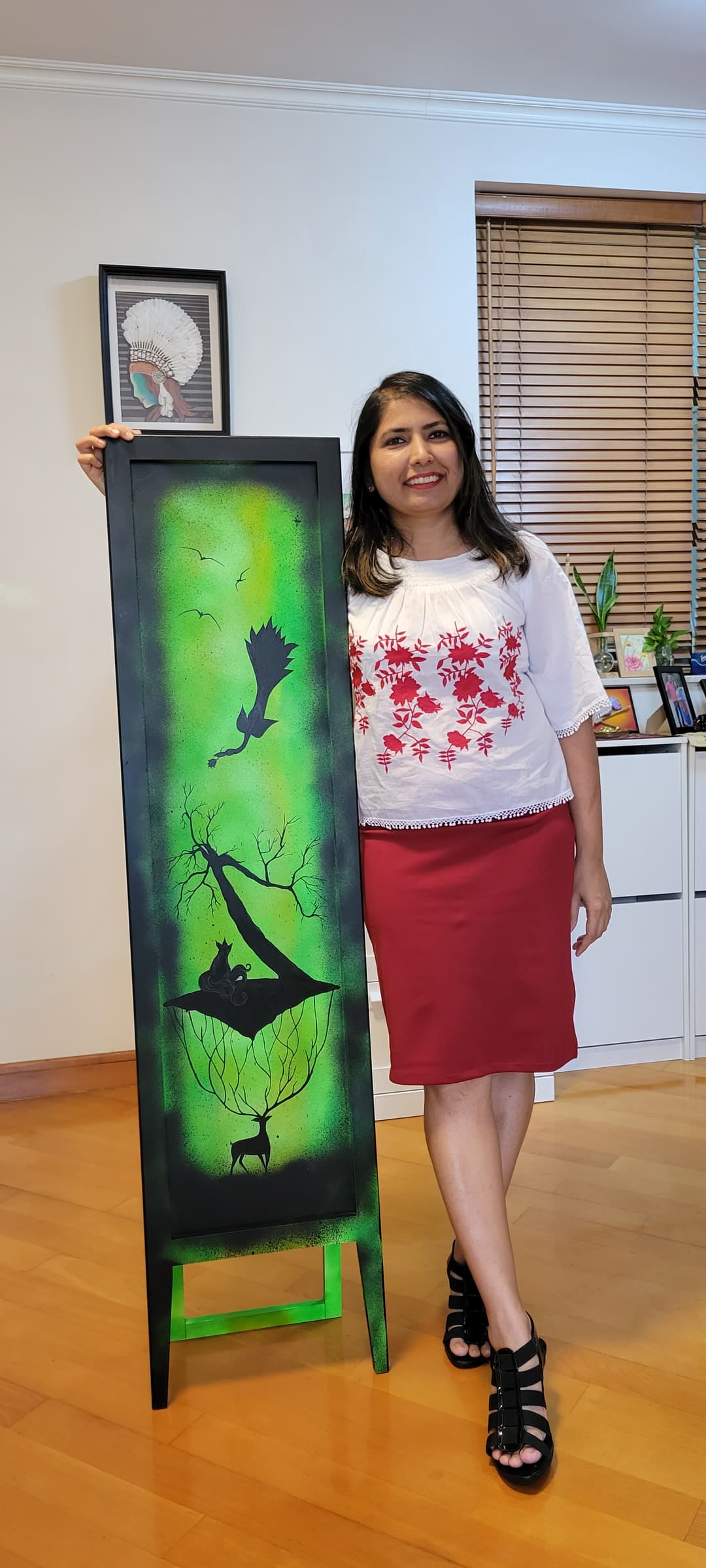 Rakhi Vashisht presenting her paintings